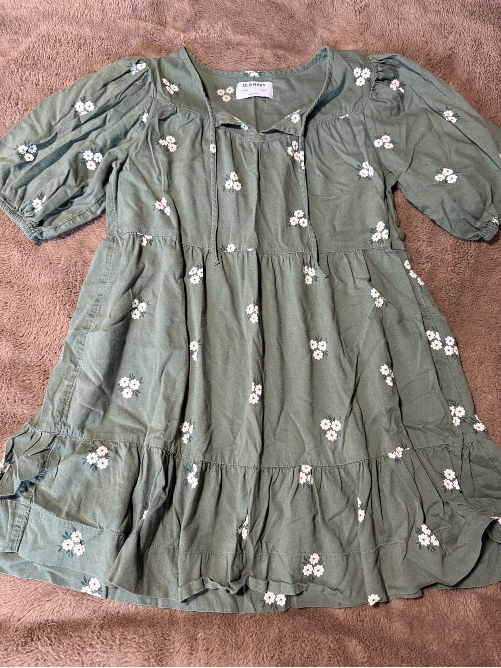 Large (10-12) • Old Navy dress